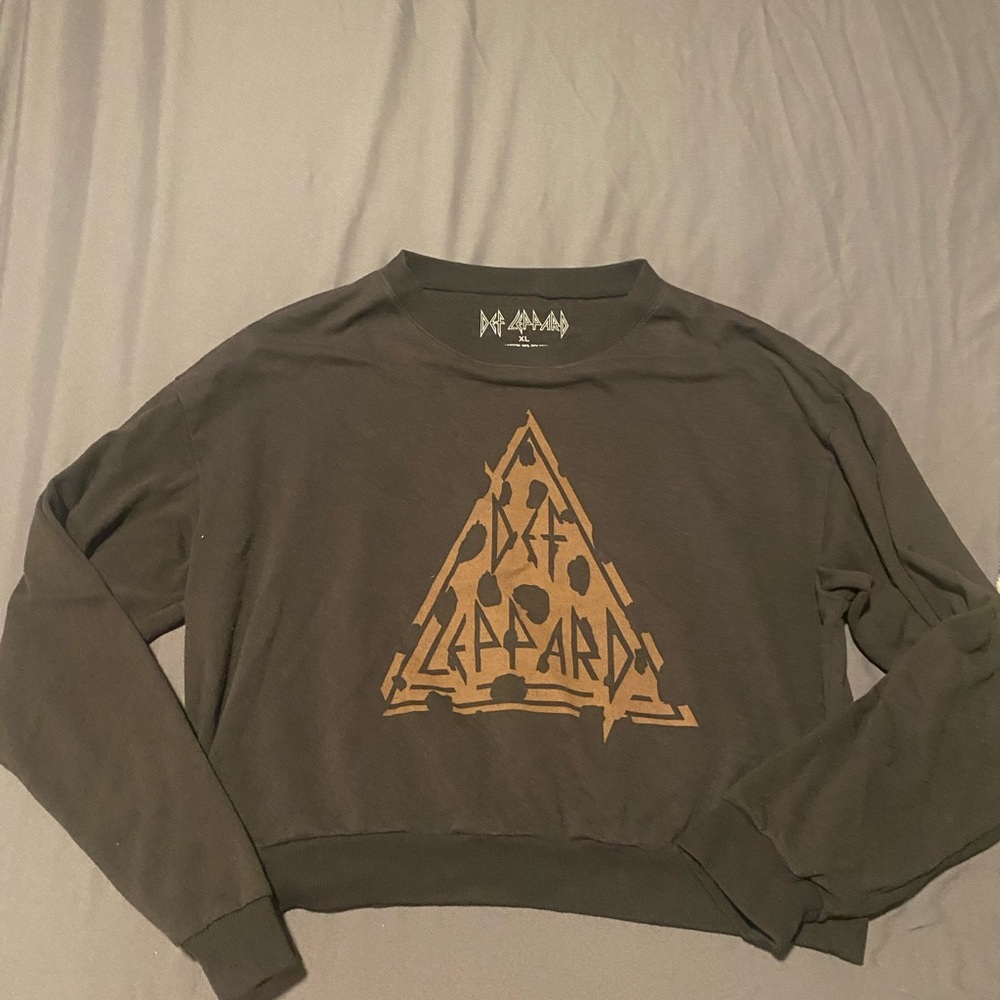 Cropped Def Leppard sweatshirt